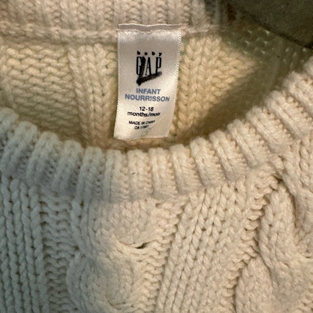 GAP Cream Cable Knit Sweater - Picture 4 of 6